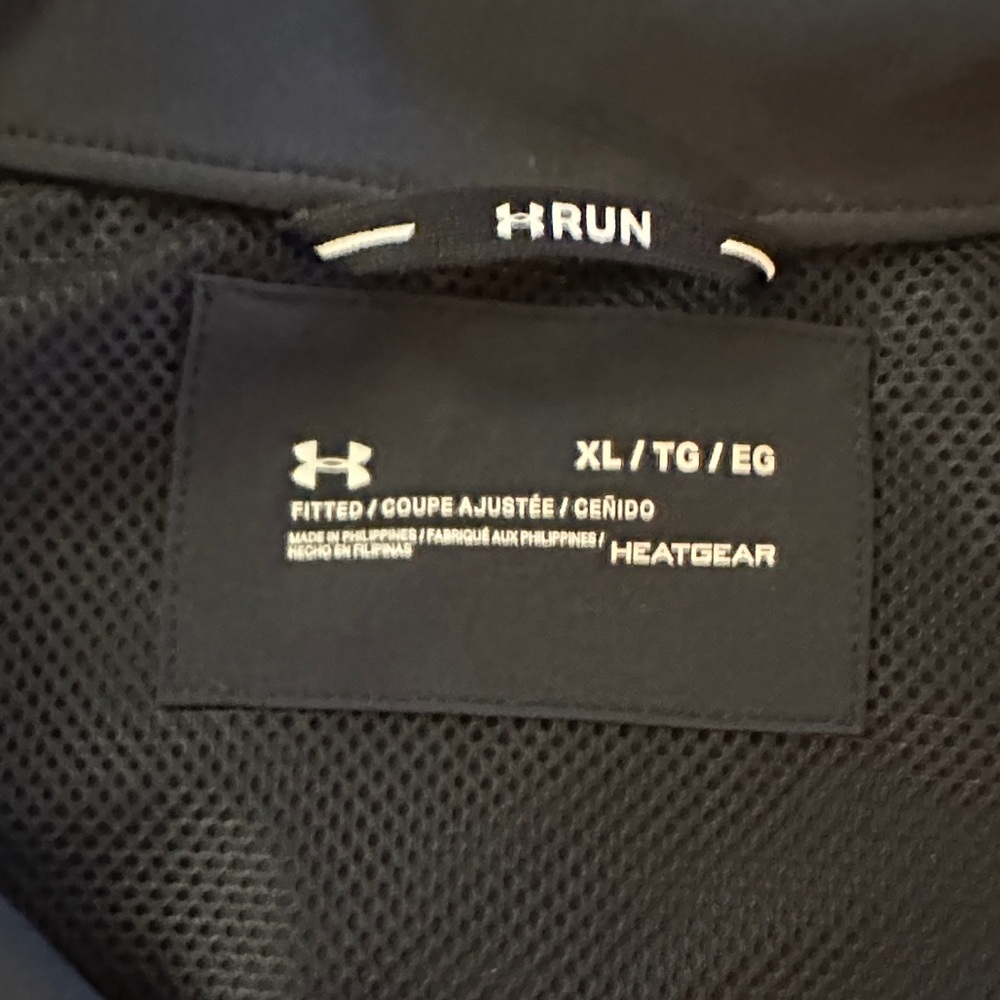 Under Armour Black HeatGear Running Jacket - Picture 2 of 5